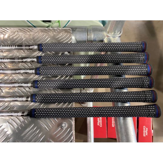 King RADSPEED One Length Graphite Irons Right Regular Recoil 460 5-PW (Ex display)