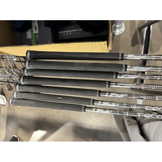 King RADSPEED Graphite Irons Right Regular UST Recoil ESX 460 5-PW+GW (Used - Excellent)