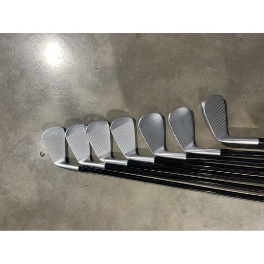 P770 2023 Irons Graphite Shafts Right CUSTOM 4-PW (Custom 40766) (Used - 4 Star)