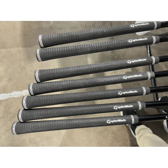 P770 2023 Irons Graphite Shafts Right CUSTOM 4-PW (Custom 40766) (Used - 4 Star)