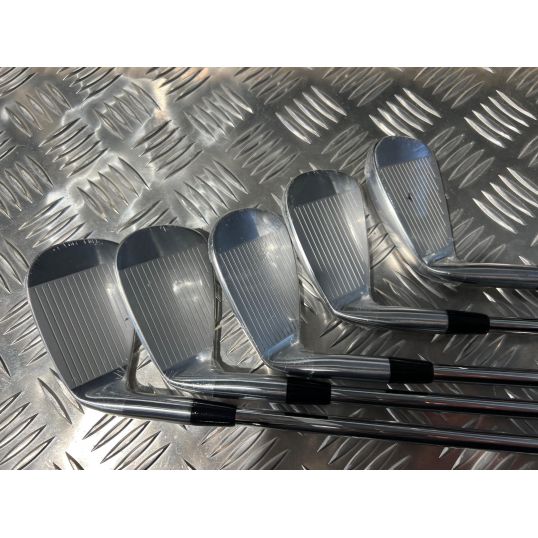 Forged Tec One Length Irons 2022 Right CUSTOM 6-PW (Custom 41908) (Used - 5 Star)