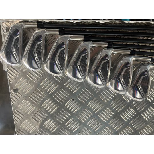 Aerojet Irons Graphite Shafts Right Senior 6-GW+SW (Custom 43467) (Not quite perfect)