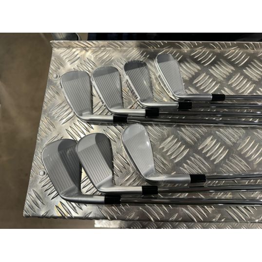 P790 Irons Steel Shafts Right CUSTOM 4-PW (Custom 43875) (Not quite perfect)