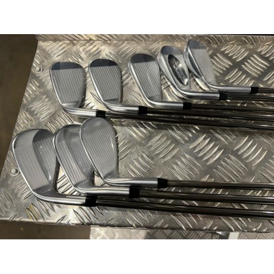 Air-X Irons Graphite Shafts Right CUSTOM 5-GW+SW (Custom 44035) (Not quite perfect)