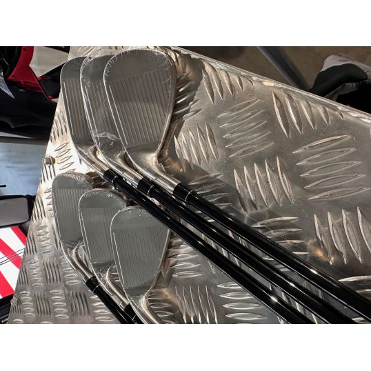 Stealth Irons Graphite Shafts Right Stiff Fujikura Ventus Red  5-PW (Custom 44209) (Not quite perfect)