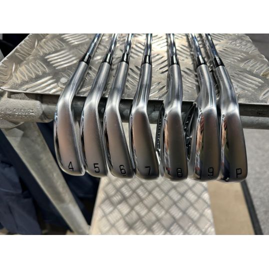 JPX 921 Hot Metal Irons Steel Shafts Left Regular Modus Tour 105 4-PW (Used - 5 Star)