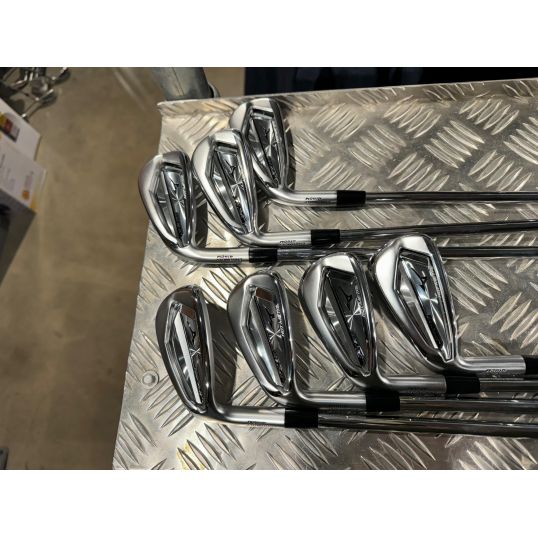 JPX 921 Hot Metal Irons Steel Shafts Left Regular Modus Tour 105 4-PW (Used - 5 Star)