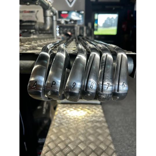 Qi10 Irons Graphite Shafts Right CUSTOM 6-PW+AW (Custom 48984) (Not Quite Perfect)