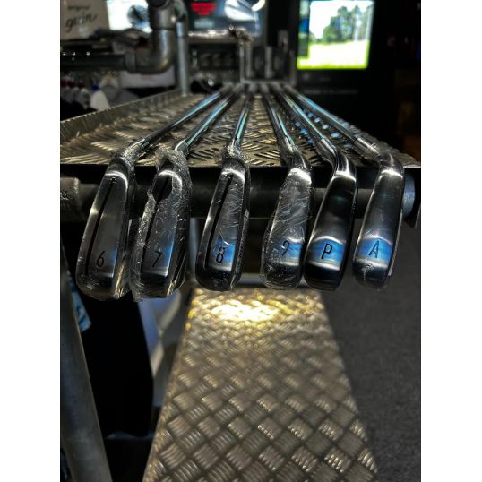 Qi10 HL Irons Graphite Shafts Right CUSTOM 6-PW (Custom 49318) (Not Quite Perfect)