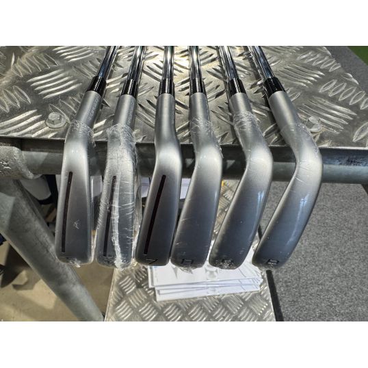 P790 Irons Steel Shafts Right CUSTOM 5-PW (Custom 45824) (Not Quite Perfect)