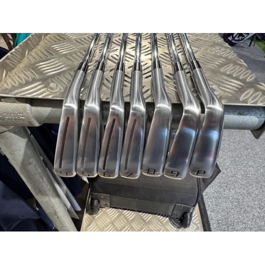 P770 Irons Steel Shafts Right Stiff Dynamic Gold Mid 115 4-PW (Used - 5 Star)